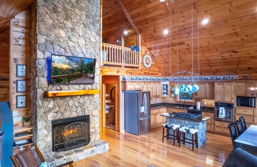 Cherokee House | Southwind - Stunning Mountain Cabin Located Between Bryson City and Sylva!