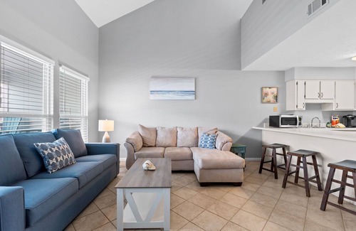 West Panama City Beach Condo | Southwindsw D6 Condo w/beach access, pool, shuffleboard!Sleeps 8!