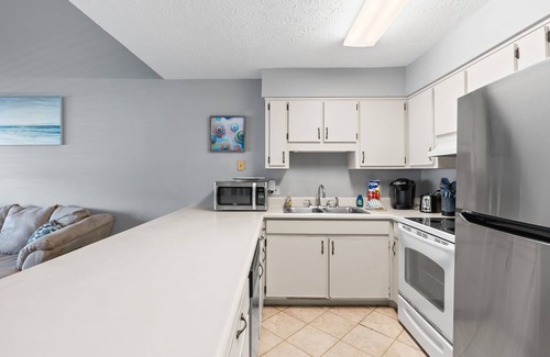 West Panama City Beach Condo | Southwindsw D6 Condo w/beach access, pool, shuffleboard!Sleeps 8!