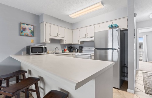 West Panama City Beach Condo | Southwindsw D6 Condo w/beach access, pool, shuffleboard!Sleeps 8!