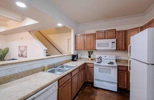 Medical Center District House | SP3 Newly Reno Home 30% OFF! Mins to Medical Center