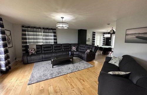 Petite-Riviere-Saint-Francois Ski Chalet | Spacieux chalet 4CH - Salon, billard, foyer et VUE