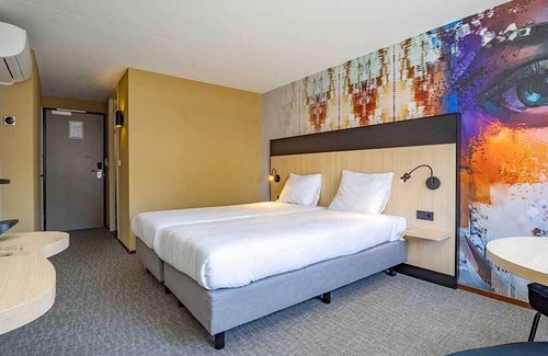 Bergen op Zoom Hotel | Spa-Focused Unit with Swimming Pool and On-Site Free Parking