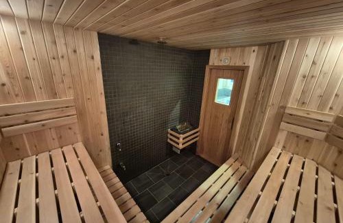 Rawdon Ski Chalet | Spa & Lake Access - The Lakeshore