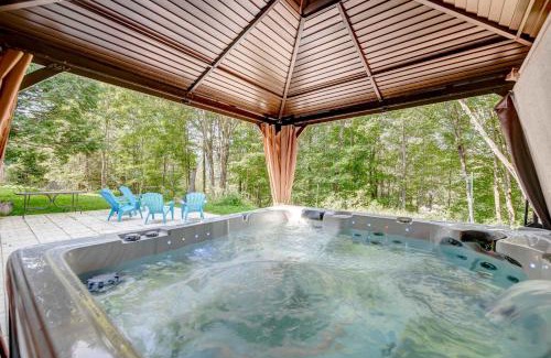 Rawdon Ski Chalet | Spa & Lake Access - The Lakeshore