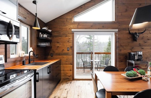 Les Pays-d'en-Haut Regional County Municipality Ski Chalet | Spa - Nature - Ski - Plage