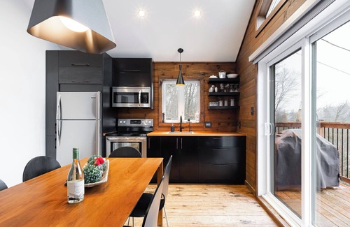 Les Pays-d'en-Haut Regional County Municipality Ski Chalet | Spa - Nature - Ski - Plage
