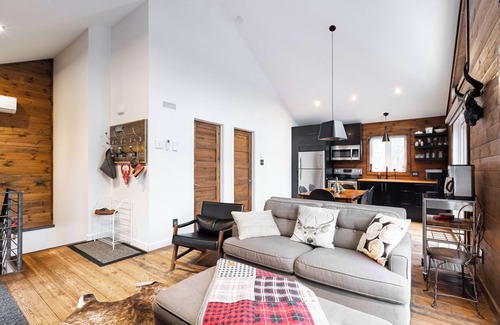 Les Pays-d'en-Haut Regional County Municipality Ski Chalet | Spa - Nature - Ski - Plage