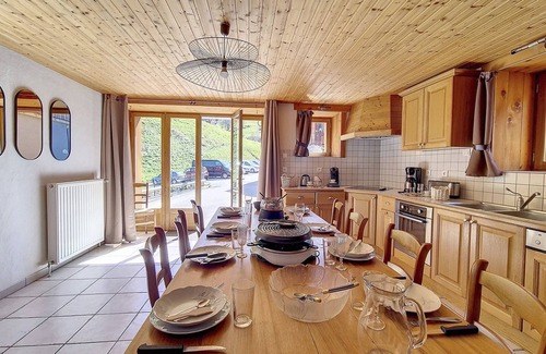 Les Belleville Ski Chalet | Spacious Chalet with Sauna · Close to Ski Resorts · Saint-Martin-de-Belleville
