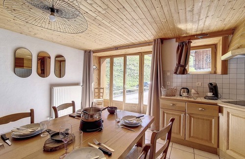 Les Belleville Ski Chalet | Spacious Chalet with Sauna · Close to Ski Resorts · Saint-Martin-de-Belleville