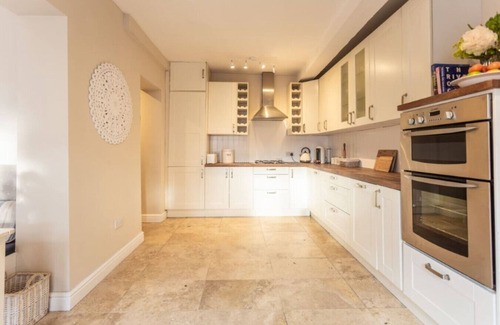 Chester House | Spacious 4 bed home in Chester. Parking for 1 car