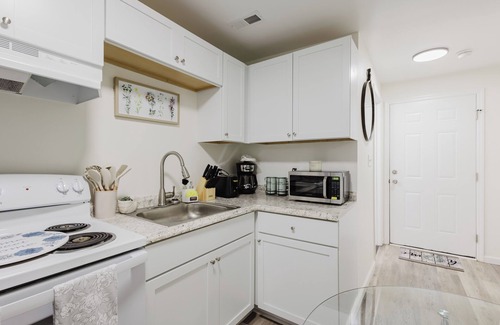 Lexington Apartment | Space That Feels Homely Newly Renovated Unit 2 Your Perfect Home Away from Home
