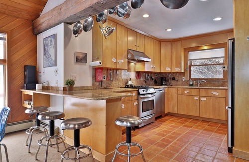 Killington Ski Chalet | Spaceship Chalet Killington: Your Groovy Ski Home, Close to the slopes, bars and restaurants