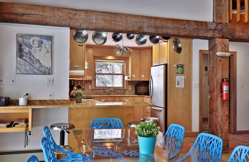 Killington Ski Chalet | Spaceship Chalet Killington: Your Groovy Ski Home, Close to the slopes, bars and restaurants