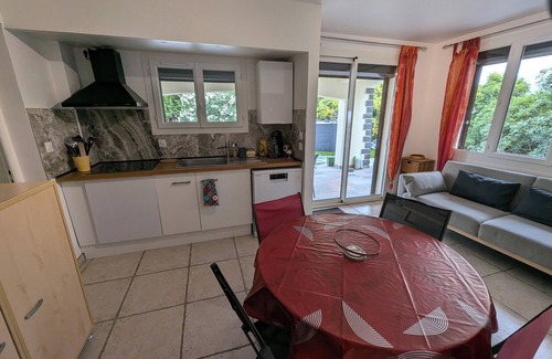 Agde Villa | Spacieux F3 Climatisé, Jardin et Piscine Privatifs, au Calme !