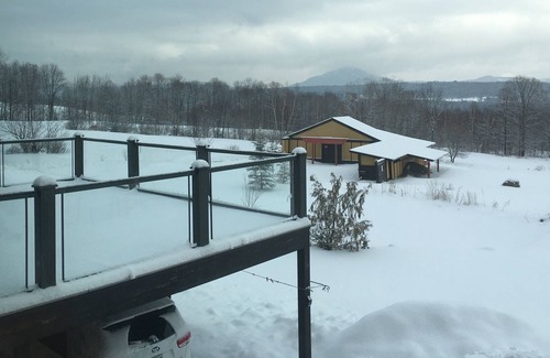 Potton House | Spacieux & lumineux chalet, piscine & sauna, nature.