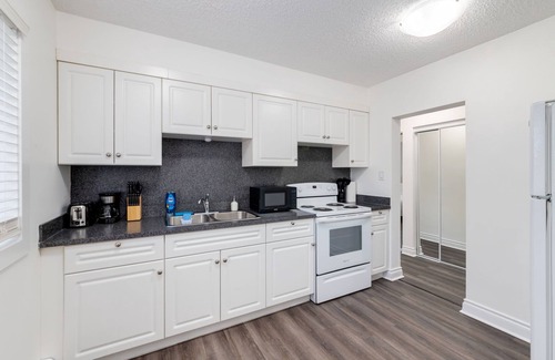 Connaught Apartment | *Spacious* 1 BED APT DT Calgary!