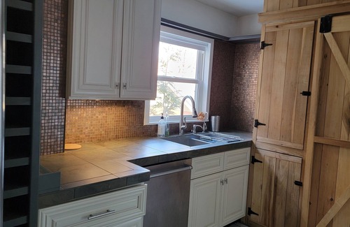Friendship Apartment | Spacious 1-Bedroom Apartment In Pittsburgh (B1)