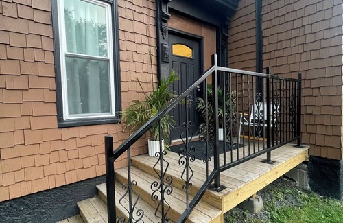 Utica Apartment | Spacious 1-bedroom apartment with AC, WiFi in Utica