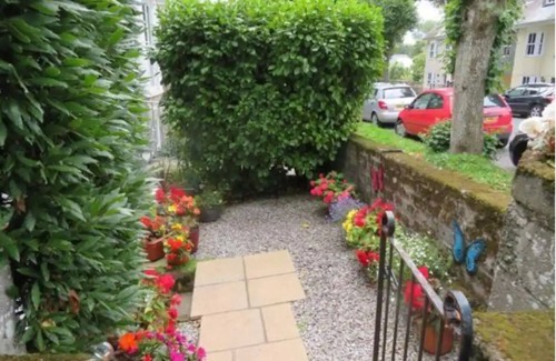 Chysauster Apartment | Spacious 1 Bedroom Flat near Seafront, Penzance. Pet-Friendly!