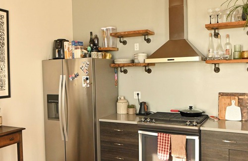 Lincoln Park Apartment | Spacious 1-Bedroom Gallery