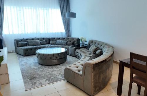 Trade Centre 1 Apartment | Spacious 1 Bedroom Plus Hall in Mag218