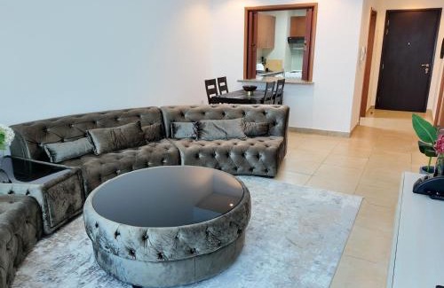 Trade Centre 1 Apartment | Spacious 1 Bedroom Plus Hall in Mag218