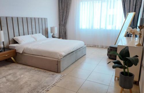Trade Centre 1 Apartment | Spacious 1 Bedroom Plus Hall in Mag218