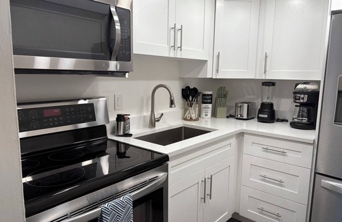 Delray Beach Apartment | Spacious 1-bedroom apartment with WiFi, AC in lovely East Delray Beach