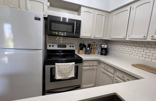 Kailua-Kona Condo | Spacious 1 Bedroom Ground Floor Condominium On The Water
