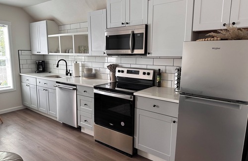 Hough Apartment | Spacious 1bd/1bt downtown apartment next to the park