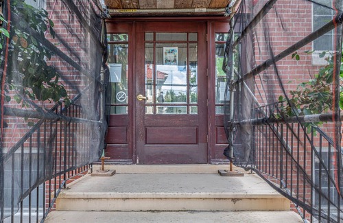 North Brookline Apartment | Spacious 1BR steps from Cooldige Corner in Brookline, by Blueground