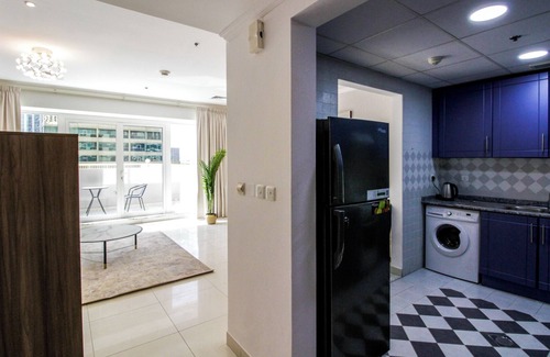 Jumeirah Lake Towers Apartment | Spacious 1BR with Balcony in JLT