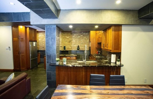 Shaughnessy Village Apartment | Spacious 1st Floor Apt in Dtown Location + 2BR/2BA
