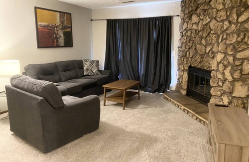 Bloomington Condo | Spacious 2 Bed Condo, Pet Friendly