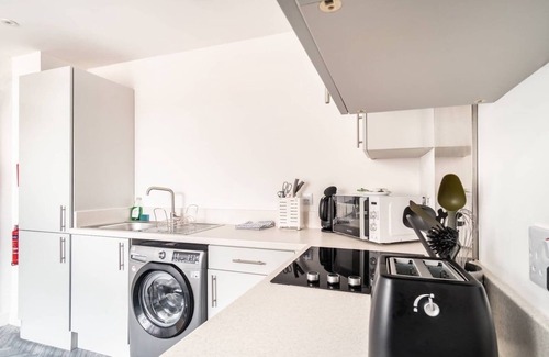 Preston Apartment | Spacious 2-Bed House in Preston | Free Parking