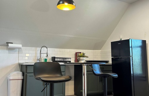 Cleveland Apartment | Spacious 2-bedroom apartment with AC, WiFi in charming Cleveland