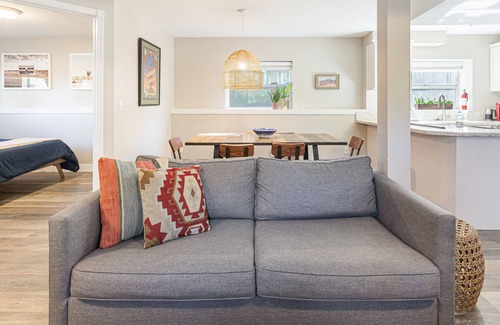 Uptown House | Spacious 2 Bedroom Apartment in Prime NW Location
