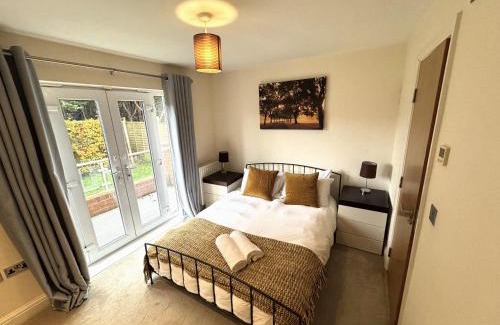 Windsor Apartment | Spacious 2-Bedroom Apartment with Parking in Windsor 4LA