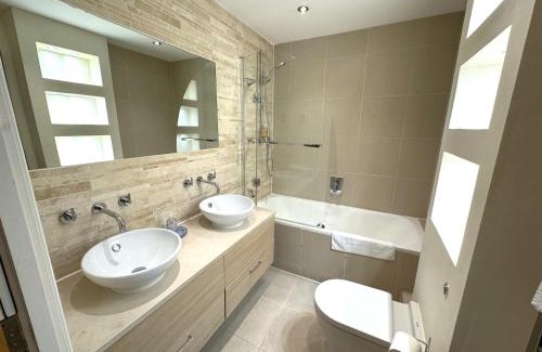Windsor Apartment | Spacious 2-Bedroom Apartment with Parking in Windsor 4LA