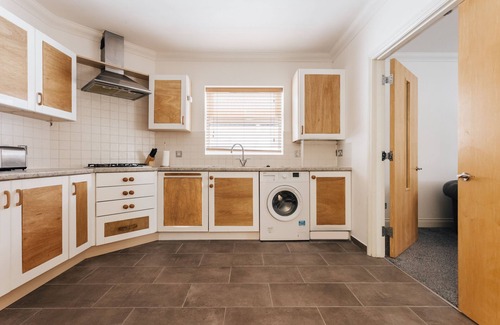 Bournemouth City Centre Apartment | Spacious 2 bedroom flat near beach and town centre