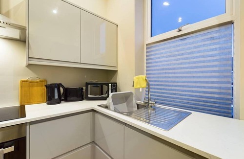 Wallasey Apartment | Spacious 2 Bedroom Waterfront Apartment