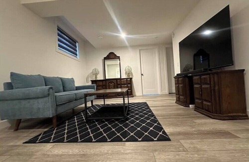 Calgary Apartment | Spacious 2 BR and Kitchen Bsmt Apartment near Airport
