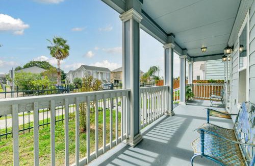 San Jacinto House | Spacious 2-story house nestled just 3 blocks away from the picturesque seawall