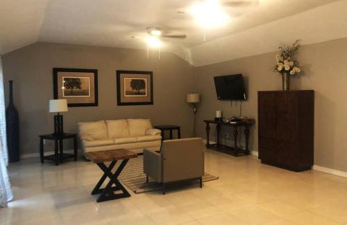 Crosby House | Spacious 2300SF, Recently Rehabbed, Large Living!