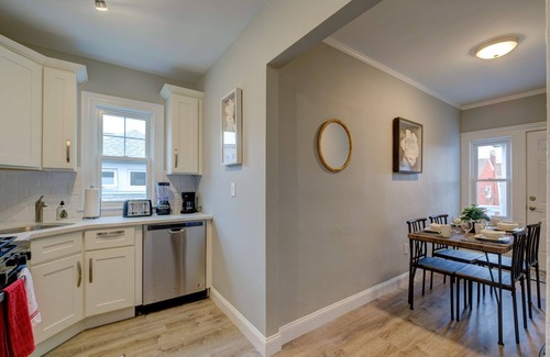 Roxbury Apartment | Spacious 2bd/1ba | Free Parking | 3D TOUR 9372