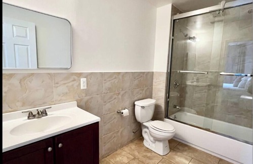 Chinatown Apartment | Spacious 2bd next to Reading Terminal and more!