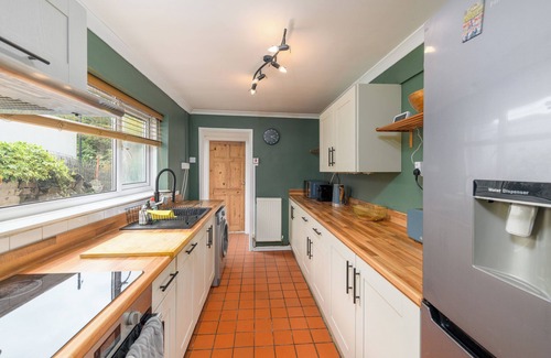 Roath House | Spacious 2Bed W/Backyard 1.2 Mi To Cardiff Castle
