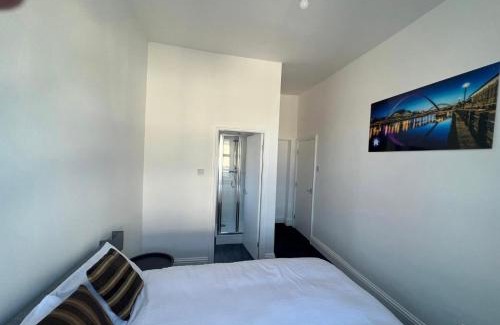 Newcastle-upon-Tyne Apartment | Spacious 2bedroom property by Star Suites