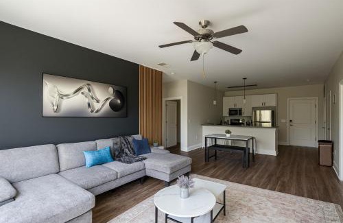 Glen Iris Apartment | Spacious 2BR 2BA Condo Across from UAB